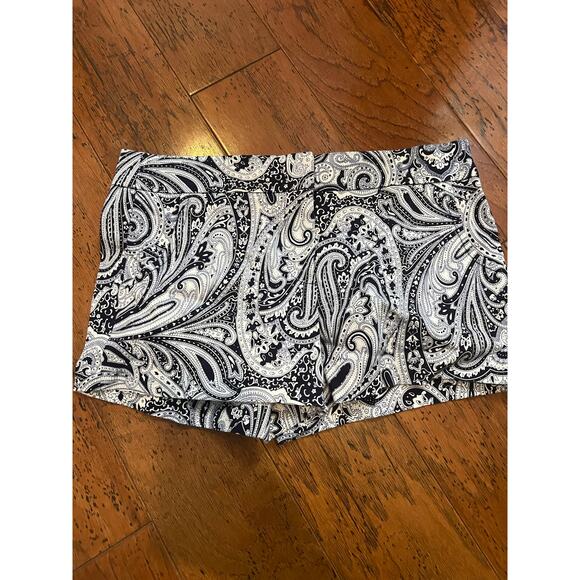 Trina Turk Shorts with parsley pattern - Picture 1 of 3